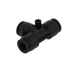 John Deere A89924: Tee Fitting
