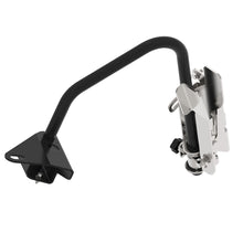 John Deere AH220633: Bracket