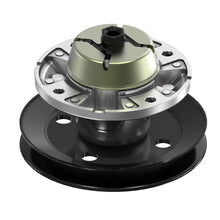 John Deere AM121342: Spindle