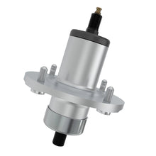 John Deere AM137483: Spindle