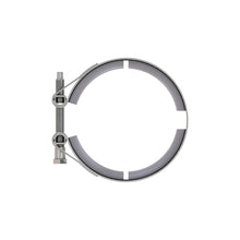 John Deere AN304847: V-Clamp