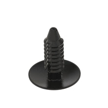 John Deere GX10571: Retainer Plug