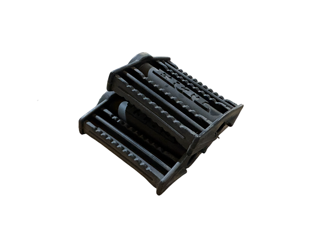 John Deere TBE10080: Pedal Tractor Pedals