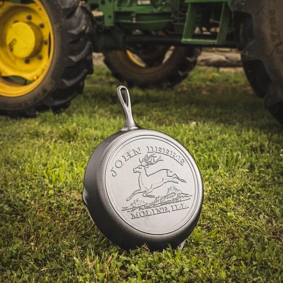 John Deere LP90519: 12-inch Cast Iron Lodge Skillet with Vintage Logo