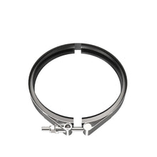 John Deere RE25566: V-Clamp