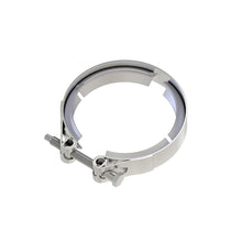 John Deere RE540371: V-Clamp